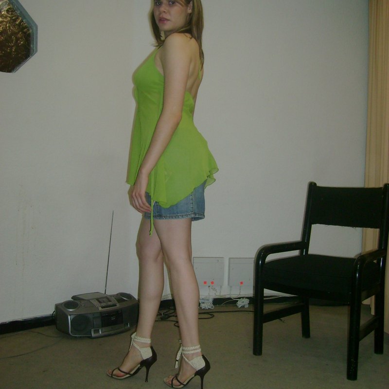 Roni  22 Escort Much Hoole