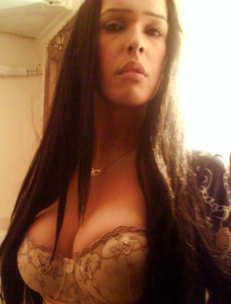 Yasmina 22 Escort Phillack